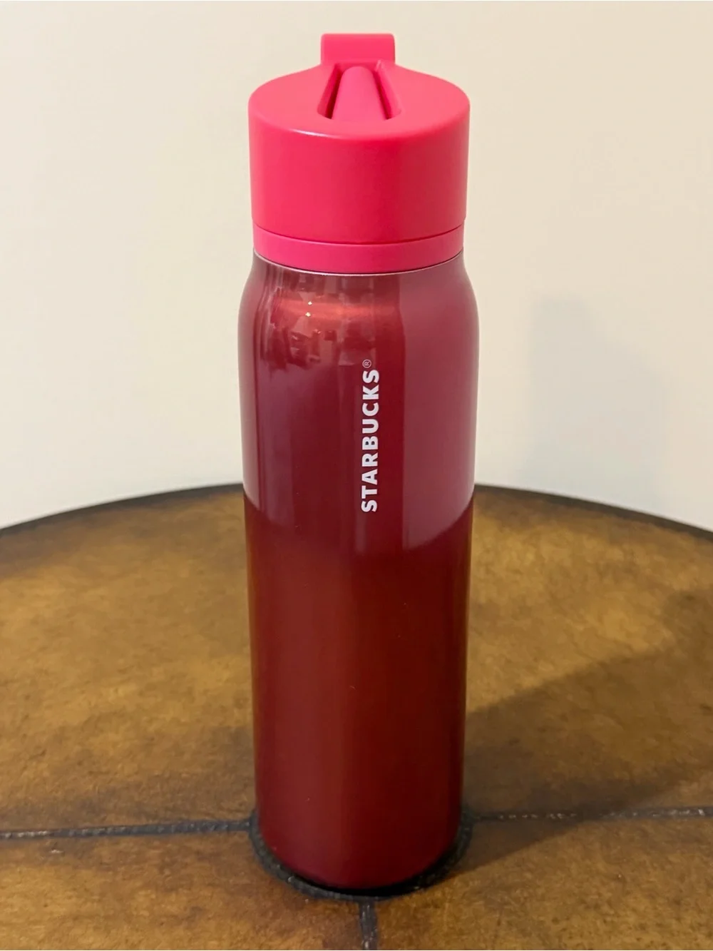 NEW STARBUCKS WALT DISNEY WORLD LOGO WATER BOTTLE IN HOT PINK 20oz